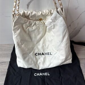 Chanel 22 Hobo Bag - White